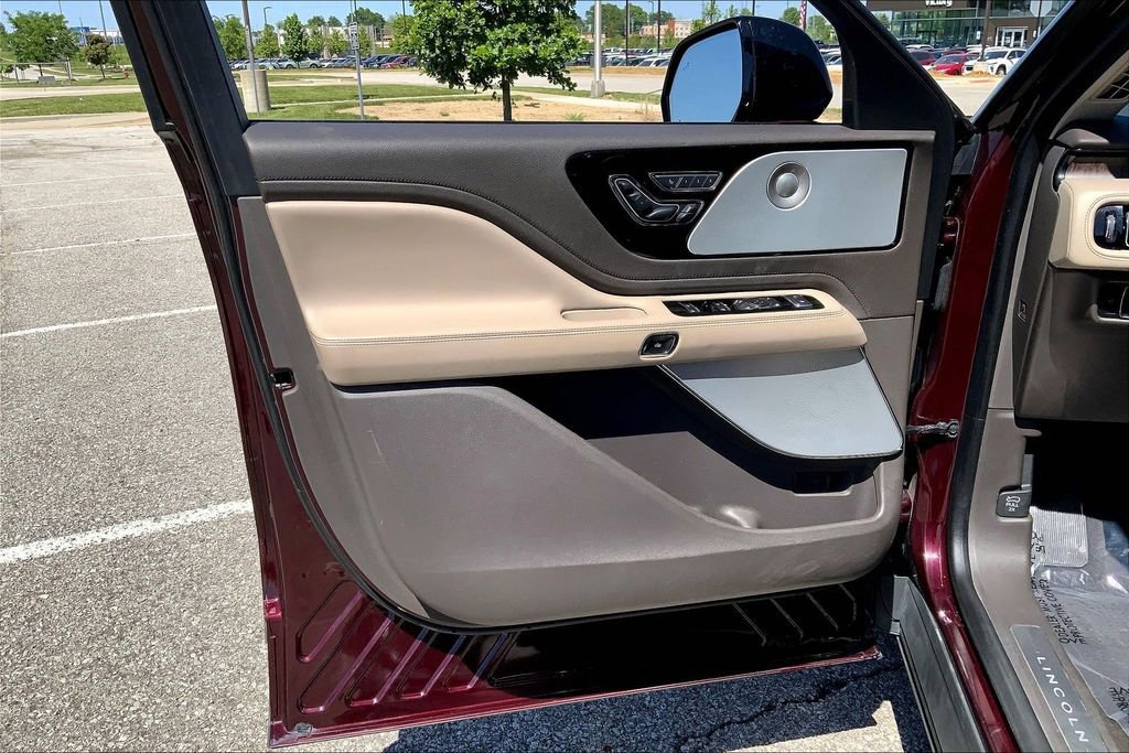 Used 2020 Lincoln Aviator Reserve w/ Equipment Group 202A AWD/4WD image 22