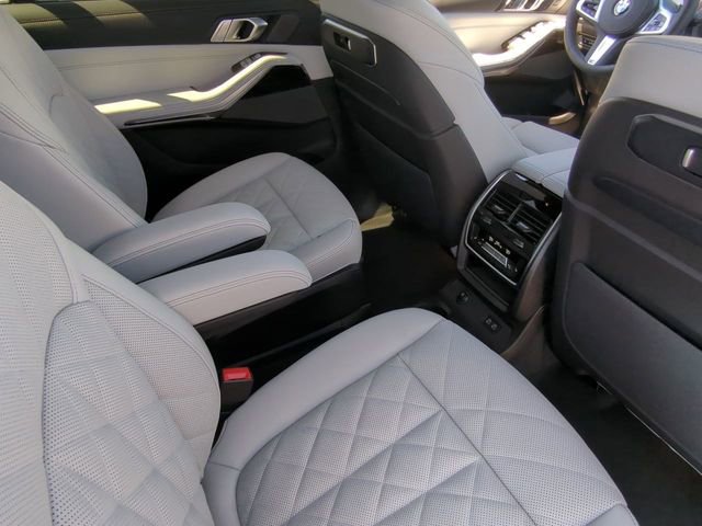 Used 2025 BMW X7 xDrive40i w/ M Sport Package AWD/4WD image 14