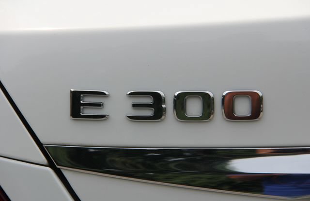 Used 2017 Mercedes-Benz E 300 4MATIC image 9