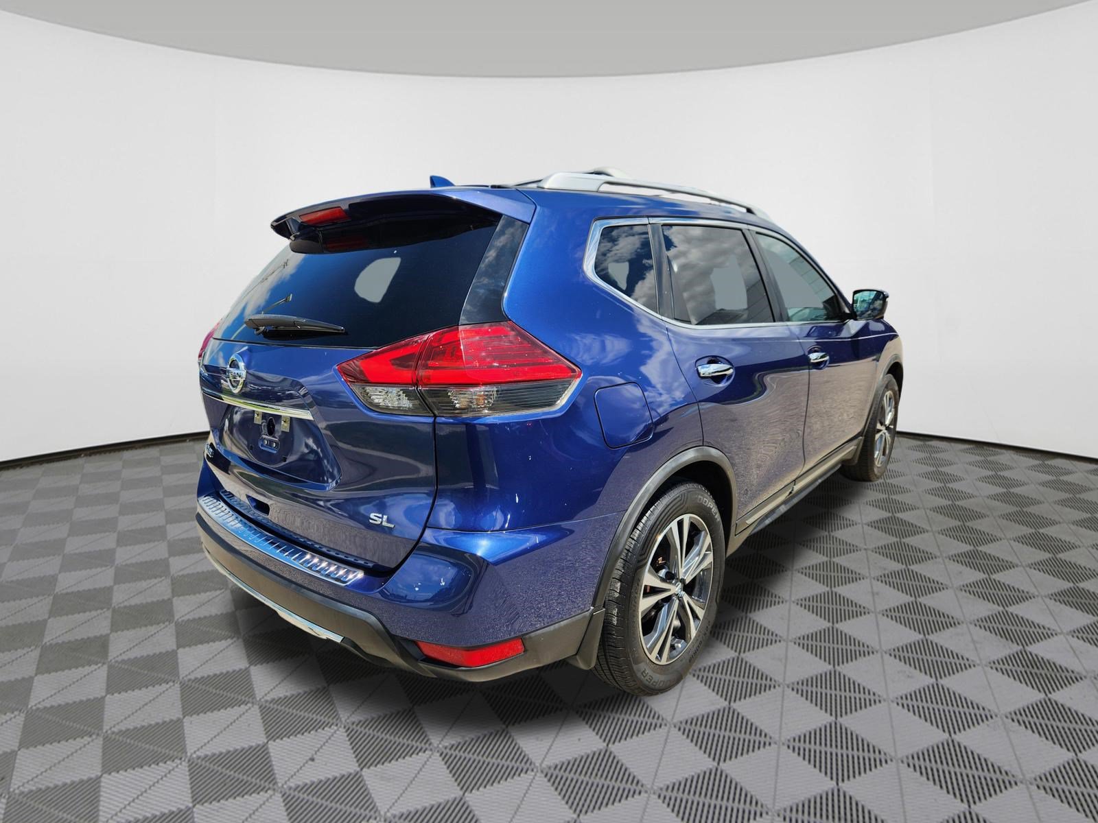 Used 2017 Nissan Rogue SL FWD image 4
