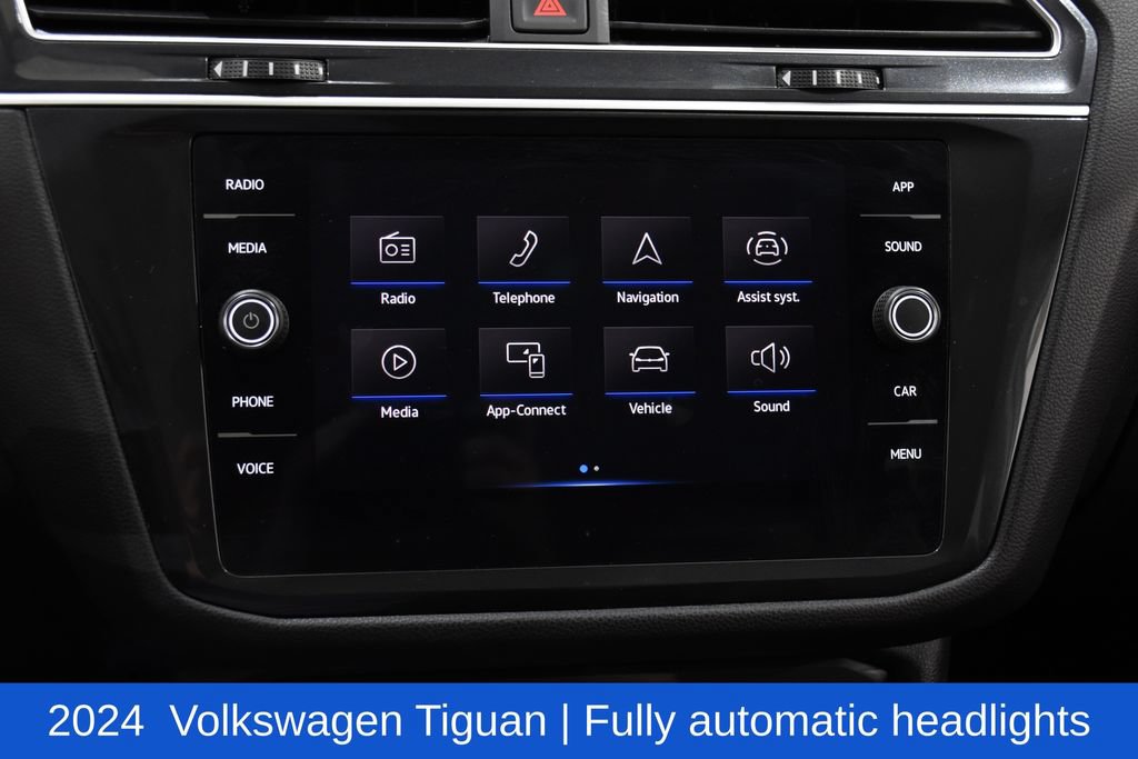 Used 2024 Volkswagen Tiguan SE AWD/4WD image 18