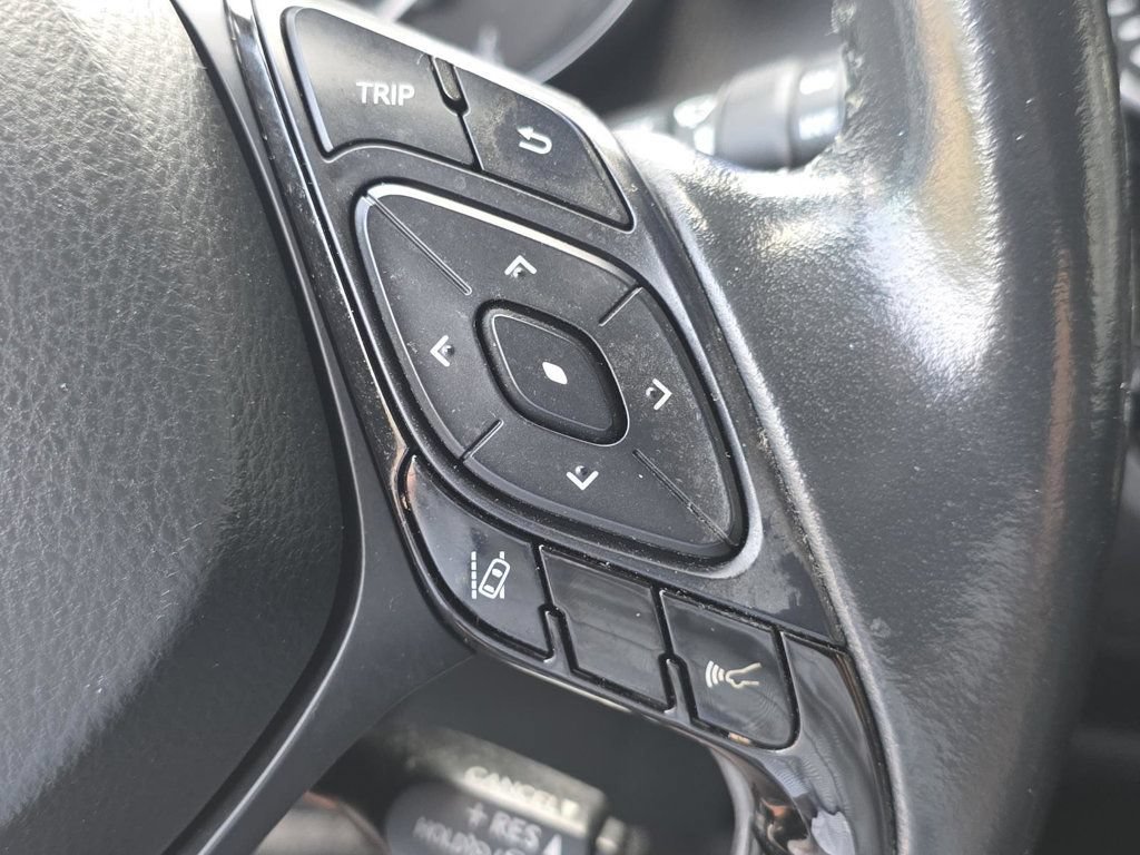 Used 2021 Toyota C-HR XLE FWD image 23