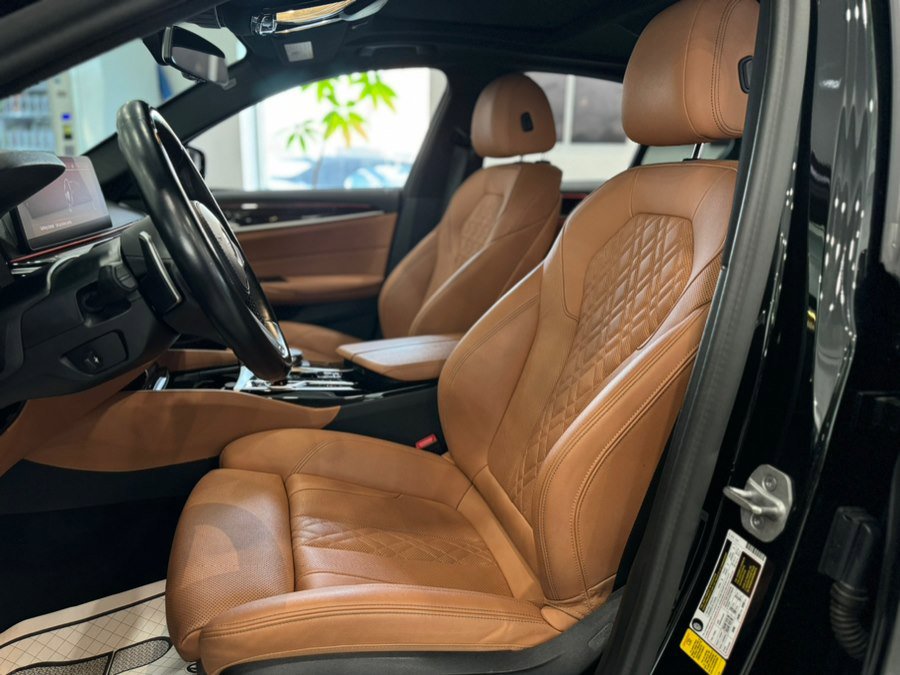 Used 2023 BMW 530i w/ M Sport Package RWD image 14