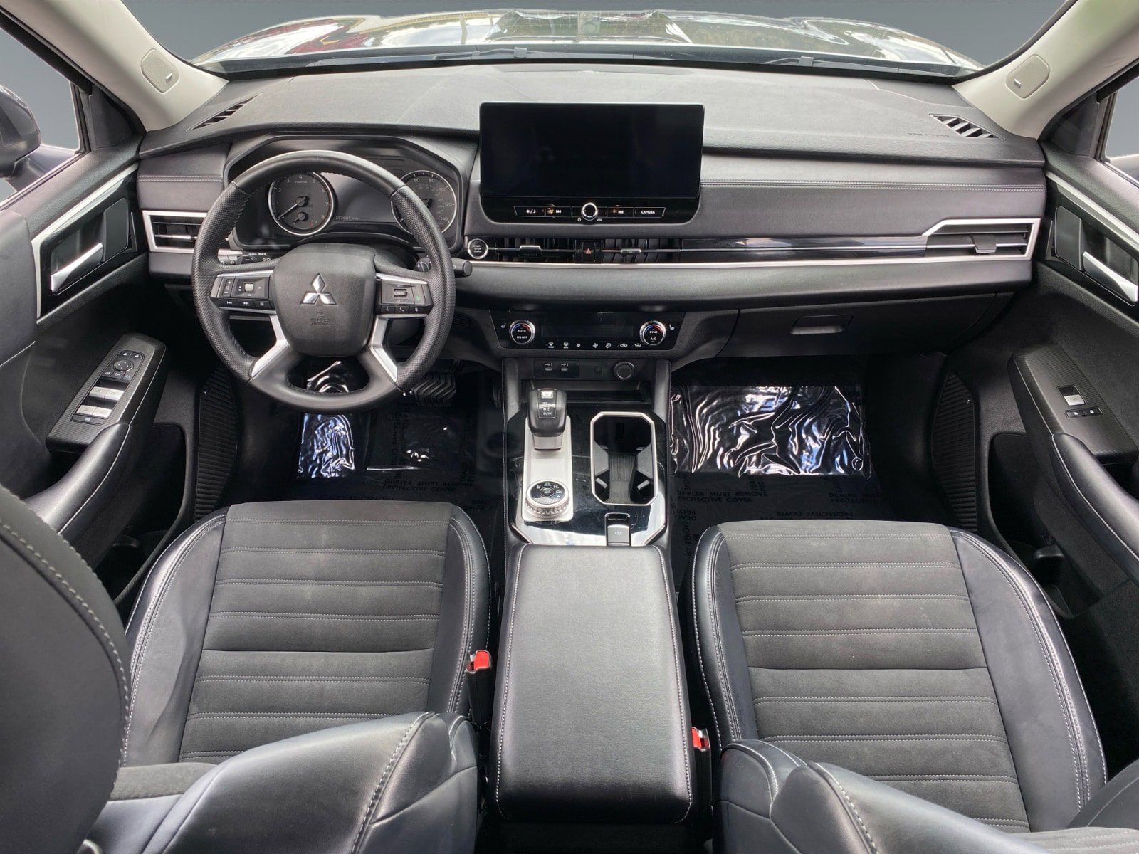 Used 2025 Mitsubishi Outlander AWD image 10