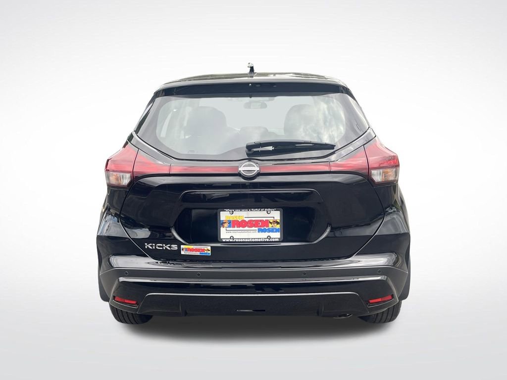 New 2025 Nissan Kicks Play S image 4