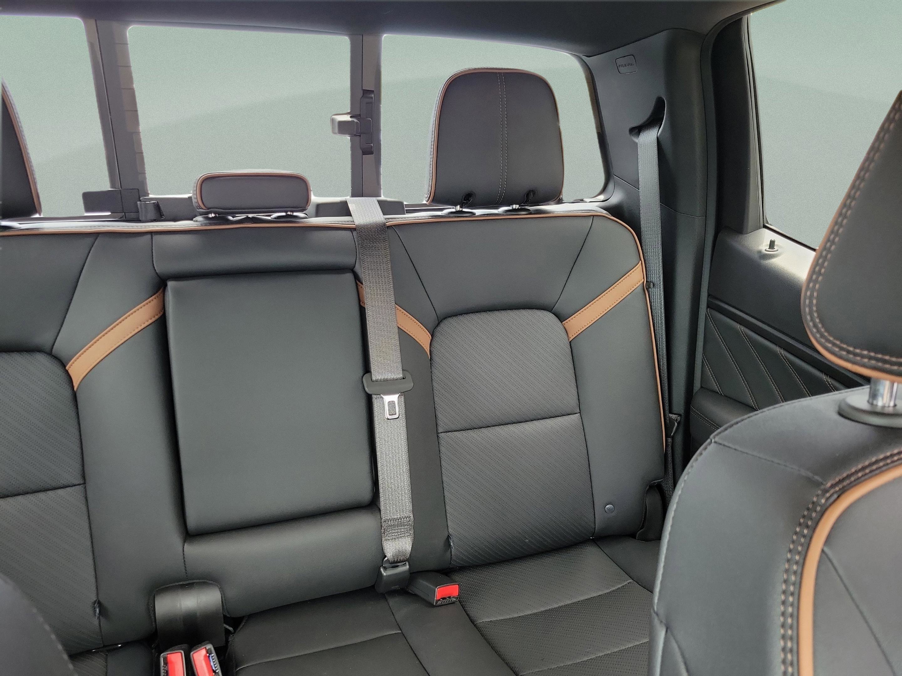 Used 2025 GMC Canyon AT4 w/ Technology Plus Package AWD/4WD image 10