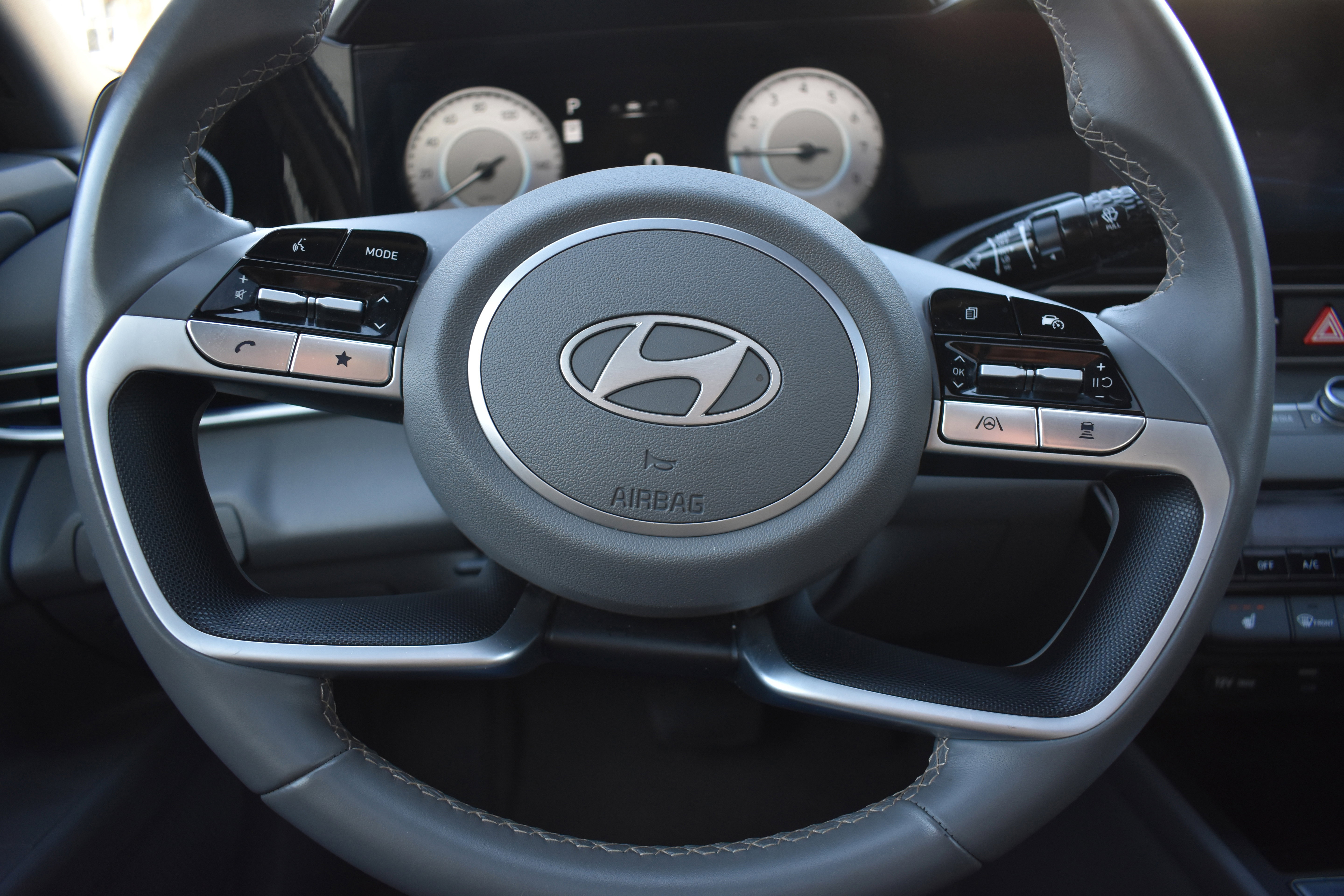 Used 2025 Hyundai Elantra SEL image 13