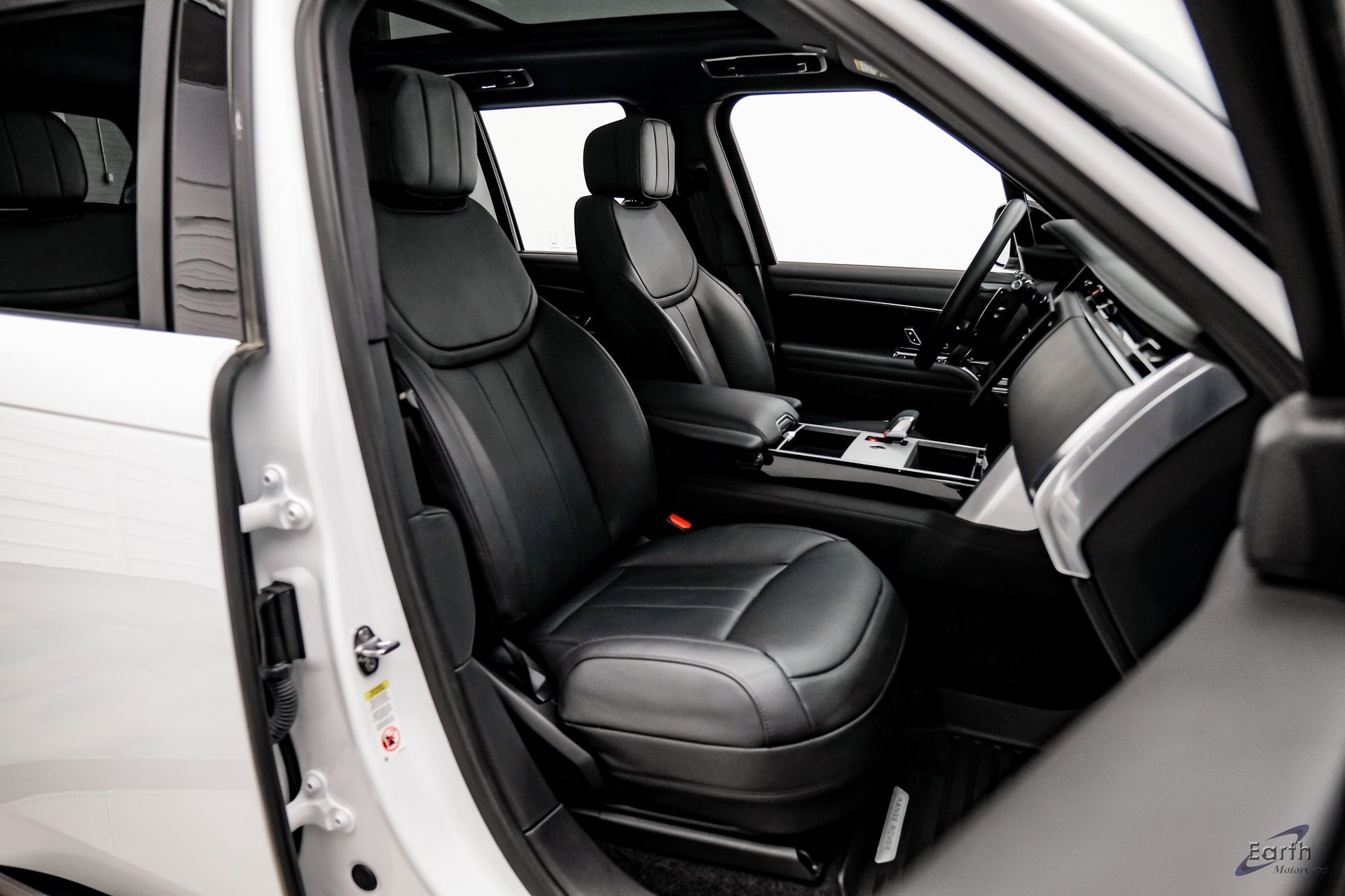 Used 2024 Land Rover Range Rover SE image 43