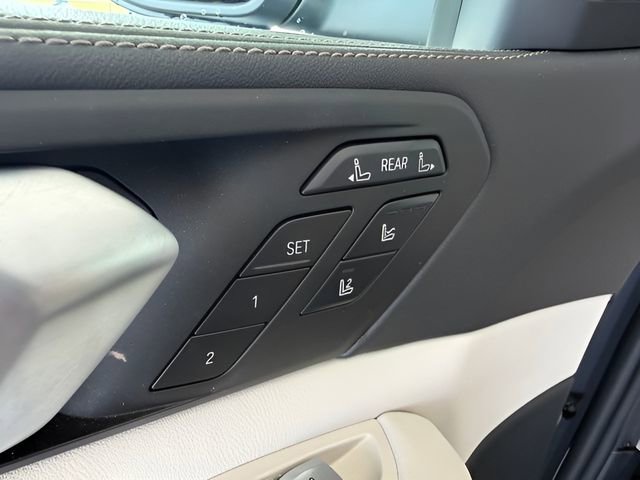 Used 2024 BMW X7 xDrive40i w/ Executive Package image 18