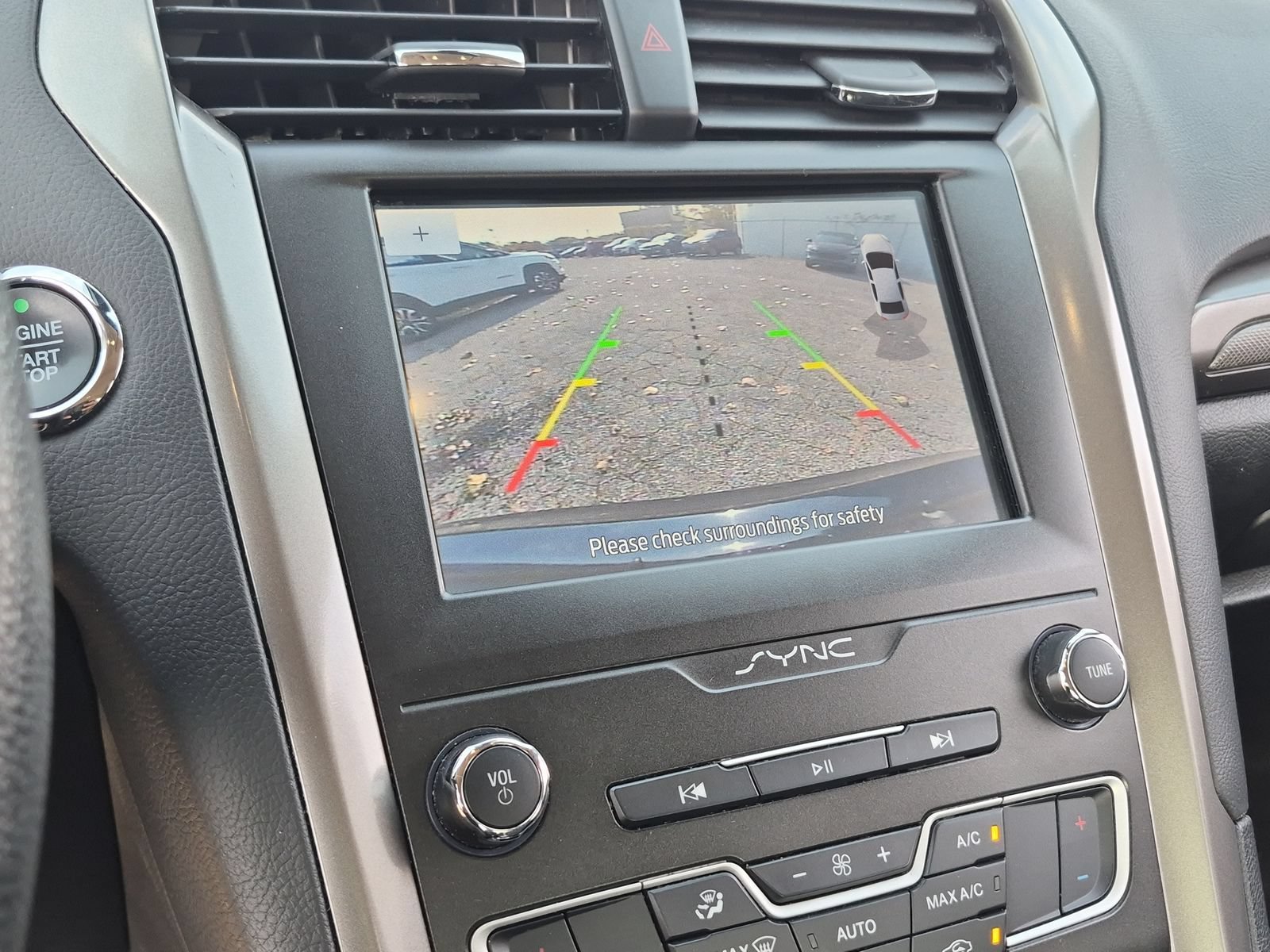 Used 2020 Ford Fusion SE FWD image 27