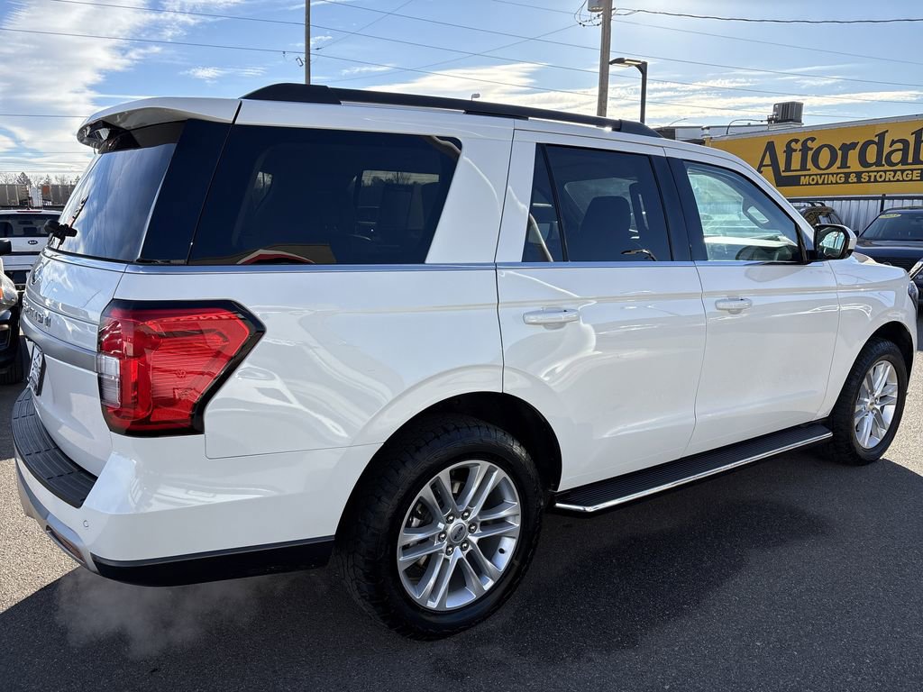 Used 2023 Ford Expedition XLT image 5