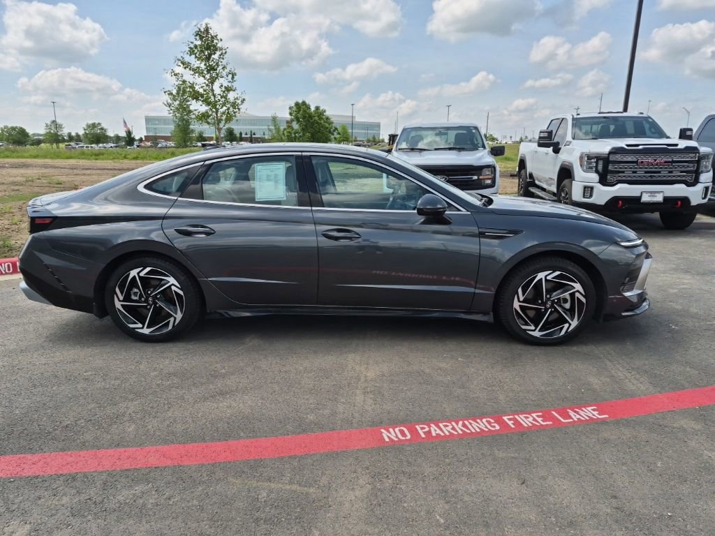 Used 2025 Hyundai Sonata SEL FWD image 4