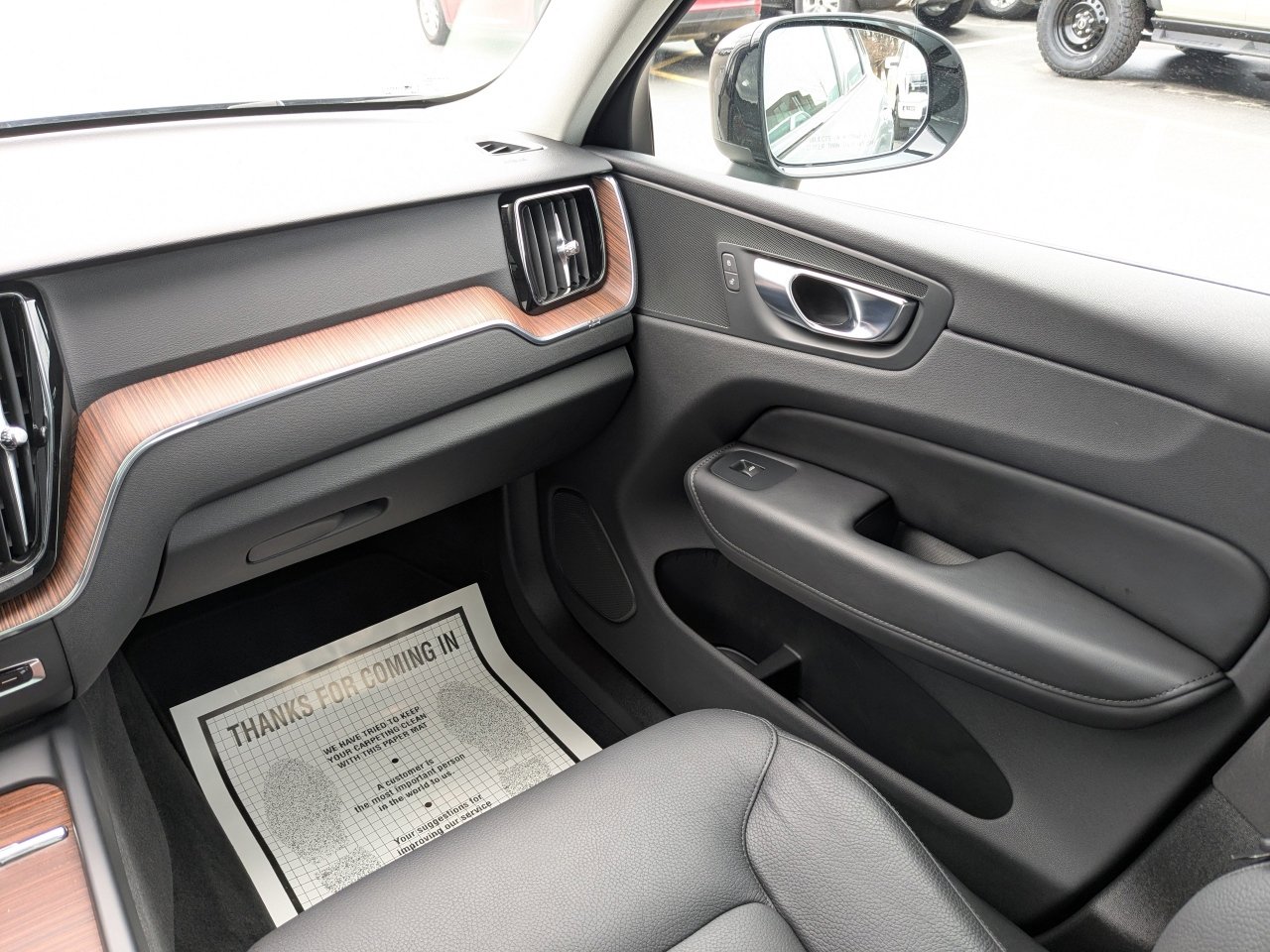 Used 2024 Volvo XC60 B5 Plus image 20