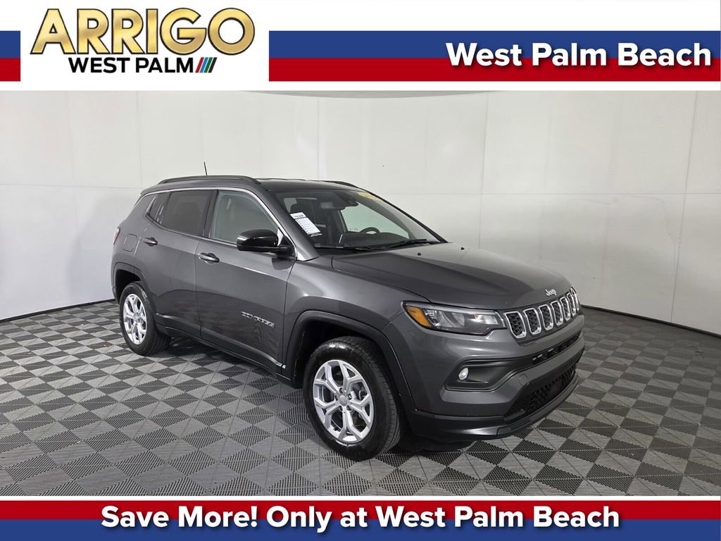 Used 2024 Jeep Compass Latitude AWD/4WD image 1