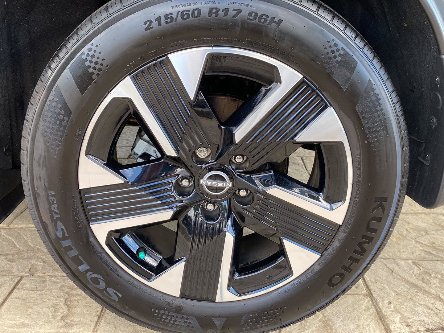 Certified 2025 Nissan Kicks SV AWD/4WD image 15