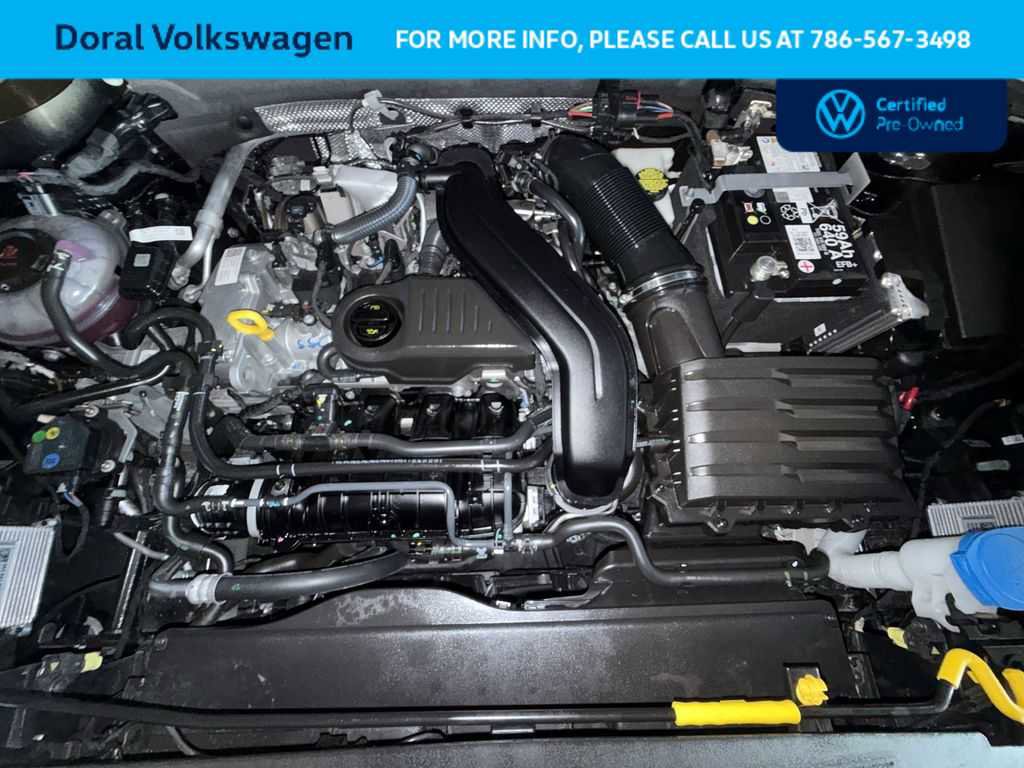 Used 2025 Volkswagen Taos SE FWD image 12