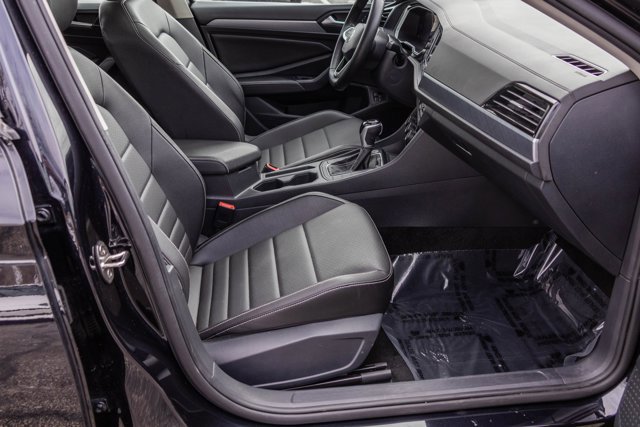 Used 2024 Volkswagen Jetta SE image 28