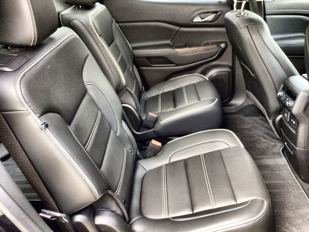Used 2022 GMC Acadia Denali w/ Denali Ultimate Package FWD image 28