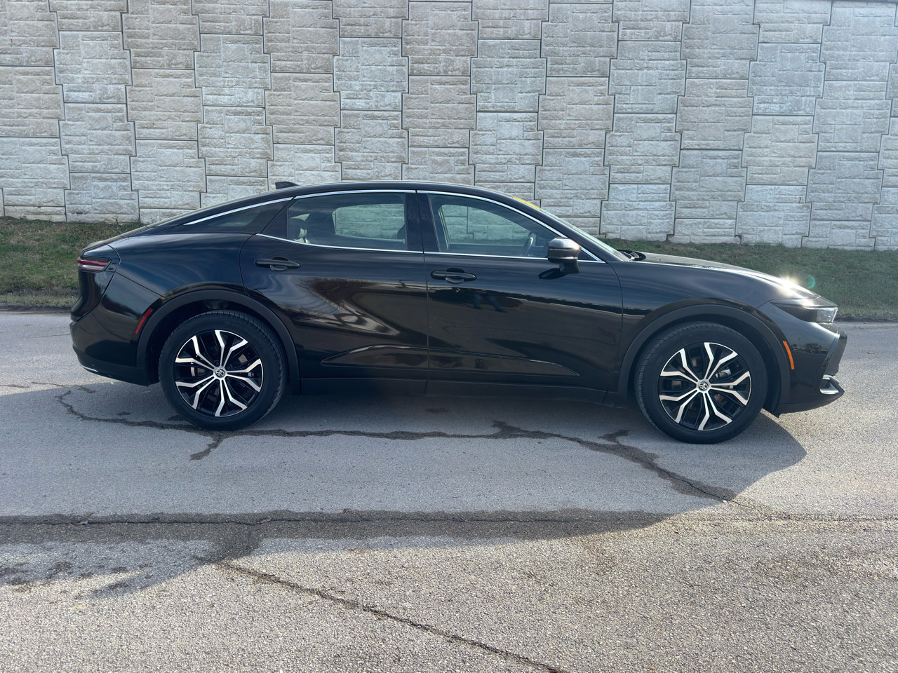 Used 2024 Toyota Crown XLE image 2