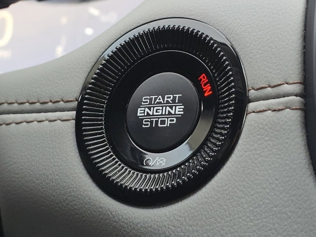 Used 2022 Jeep Compass Limited image 17