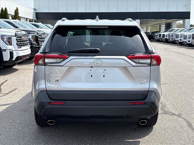 Used 2023 Toyota RAV4 XLE AWD/4WD image 5