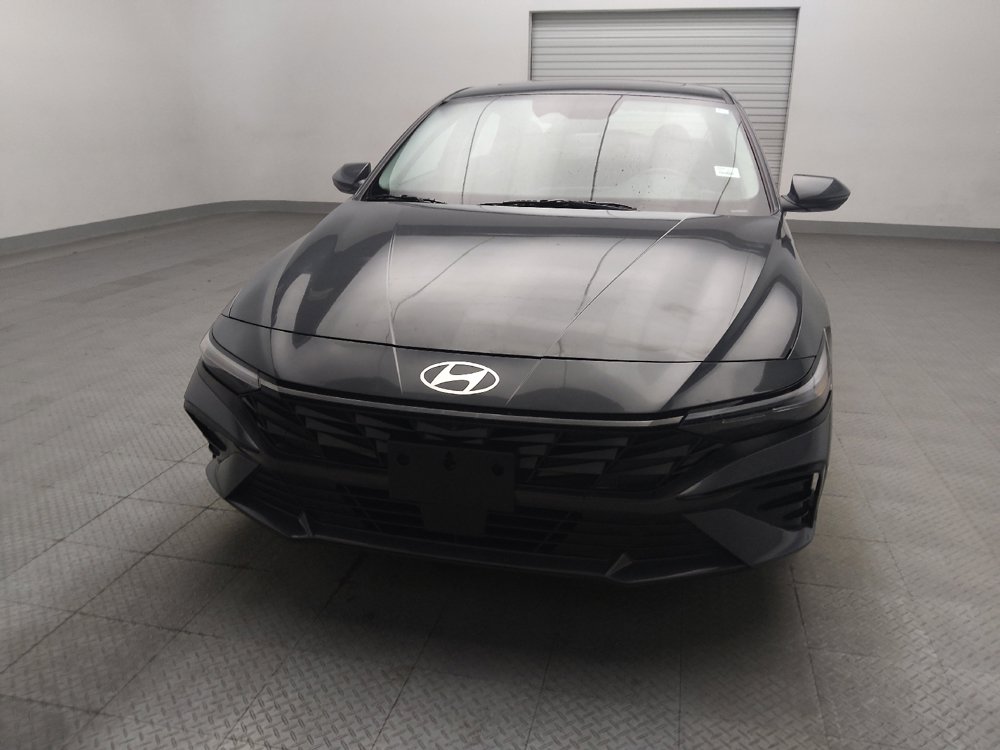 Used 2025 Hyundai Elantra Limited FWD image 15