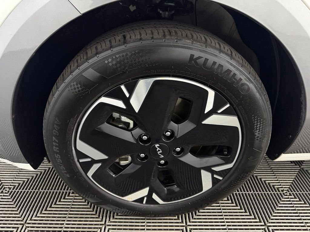 Used 2023 Kia Niro Wave w/ Wave Preserve Package FWD image 10