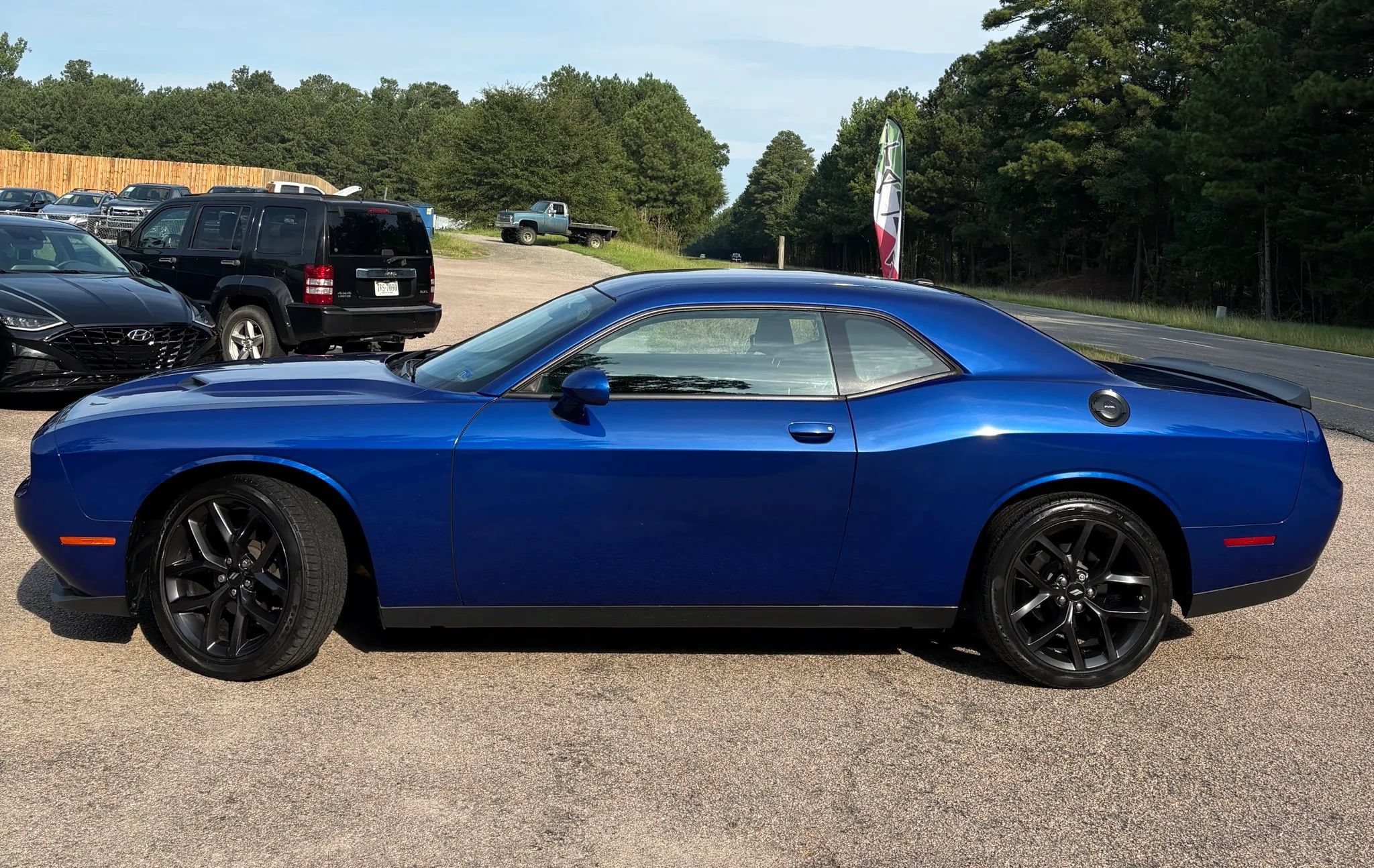 Used 2019 Dodge Challenger SXT w/ Blacktop Package RWD image 3