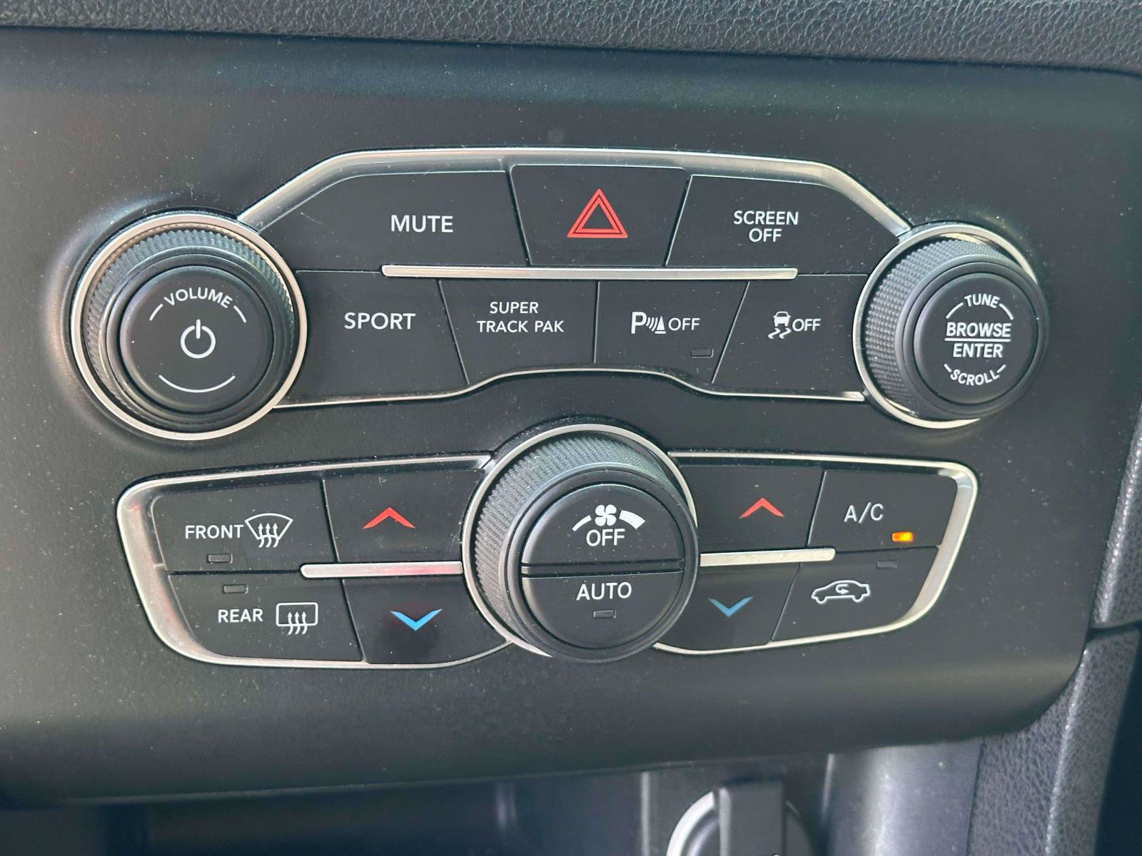 Used 2022 Dodge Charger SXT w/ Navigation & Travel Group AWD/4WD image 24