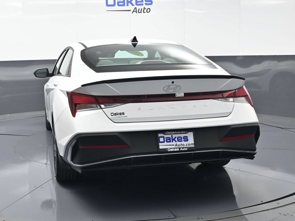 Used 2025 Hyundai Elantra Sport FWD image 6