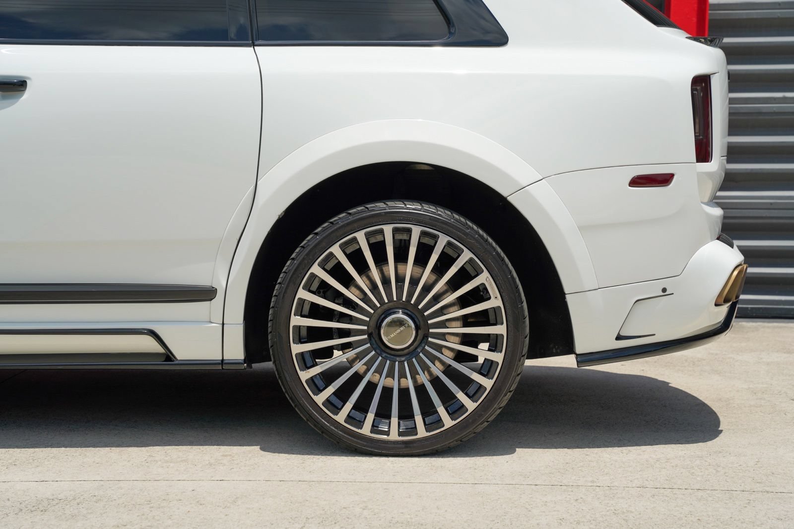 Used 2019 Rolls-Royce Cullinan AWD/4WD image 12