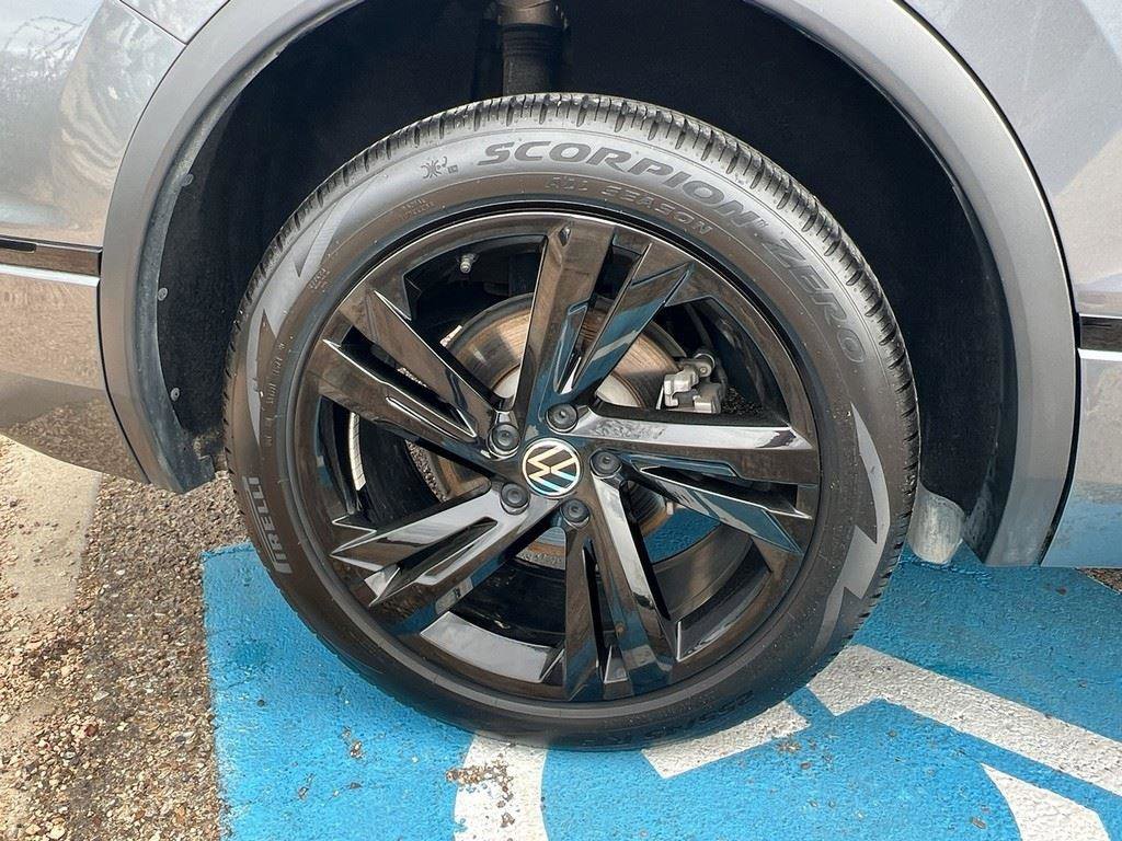 Used 2024 Volkswagen Tiguan SE R-Line image 7