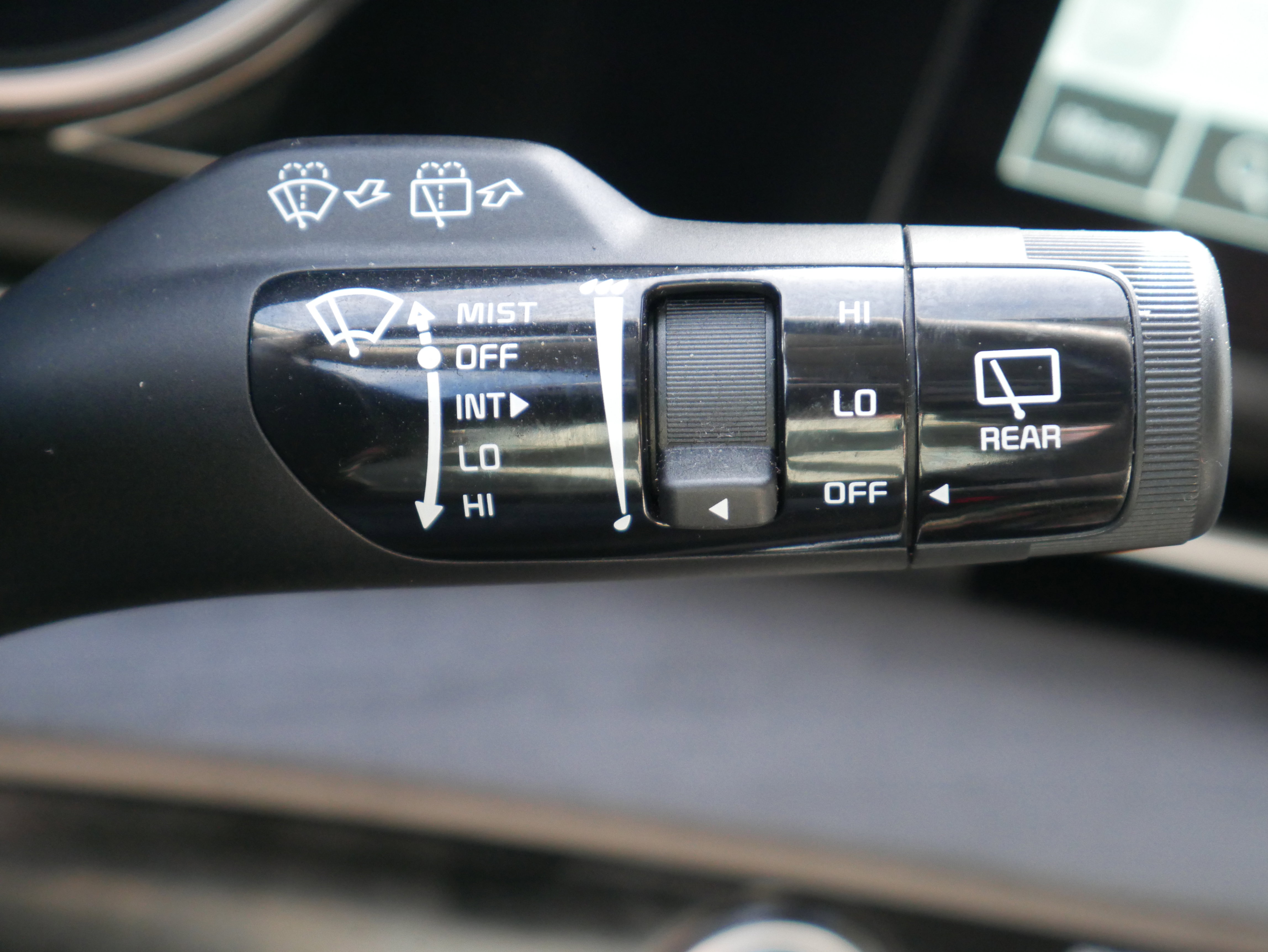 Used 2024 Kia Carnival EX FWD image 30
