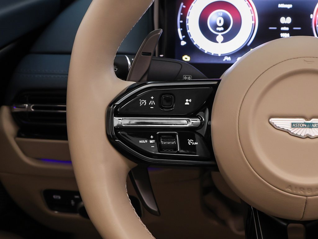 Used 2024 Aston Martin DB12 Convertible image 41