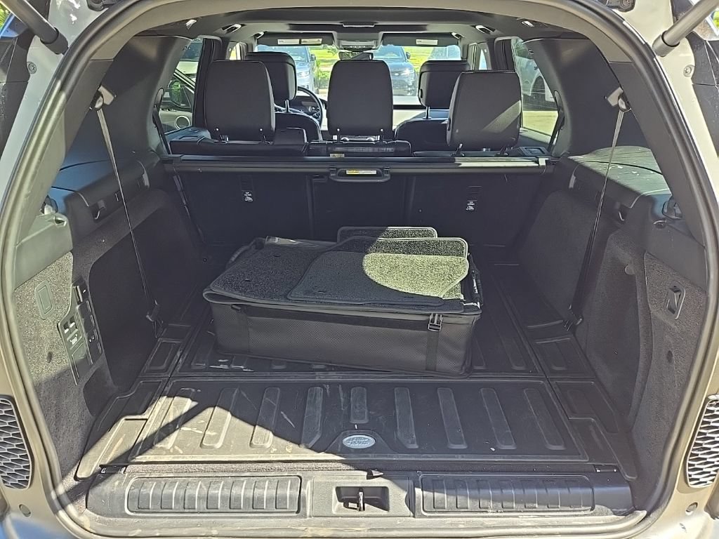 Certified 2025 Land Rover Discovery S AWD/4WD image 18
