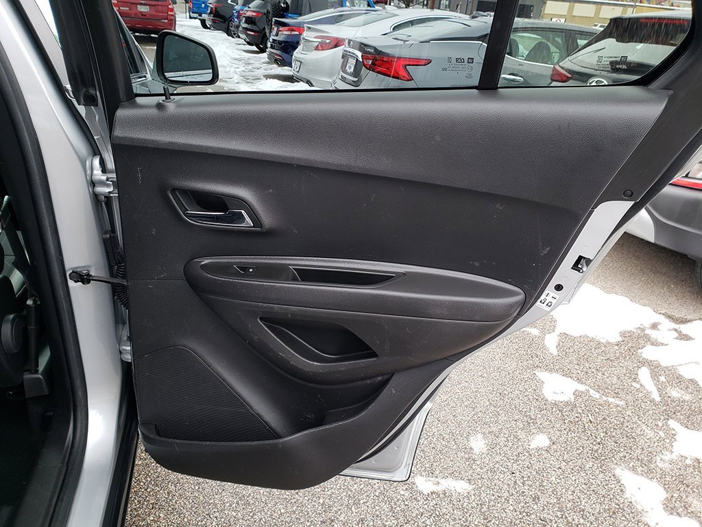 Used 2020 Chevrolet Trax LT w/ LT Convenience Package image 18