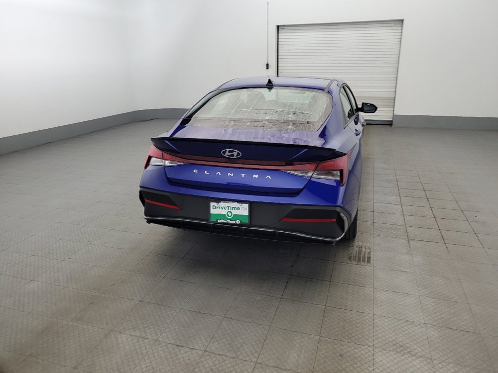 Used 2025 Hyundai Elantra Sport FWD image 7