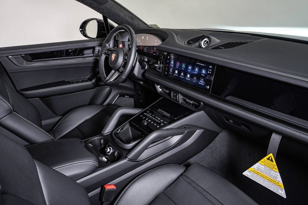 New 2026 Porsche Cayenne GTS AWD/4WD image 14