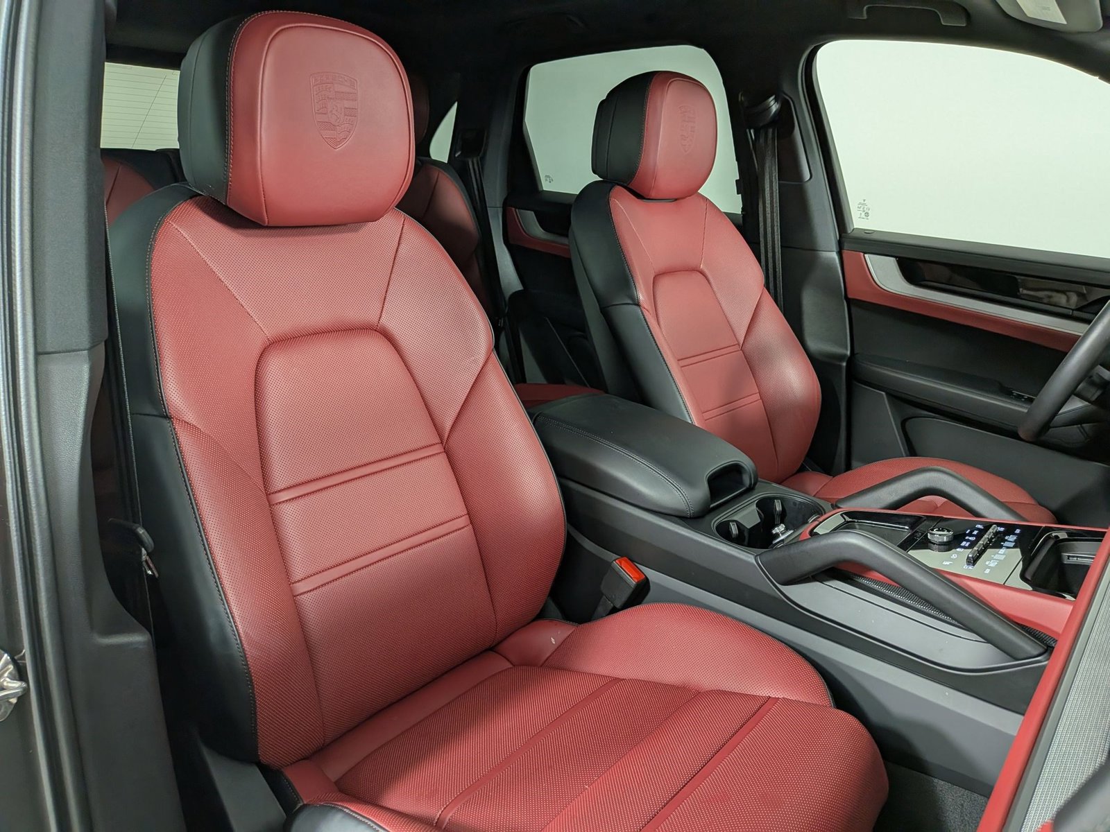 Certified 2025 Porsche Cayenne E-Hybrid AWD/4WD image 24