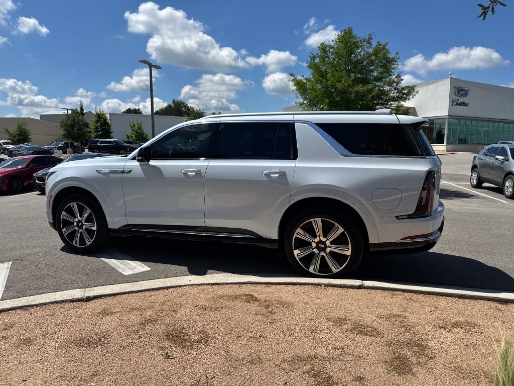 Certified 2026 Cadillac Escalade IQL Luxury AWD/4WD image 6