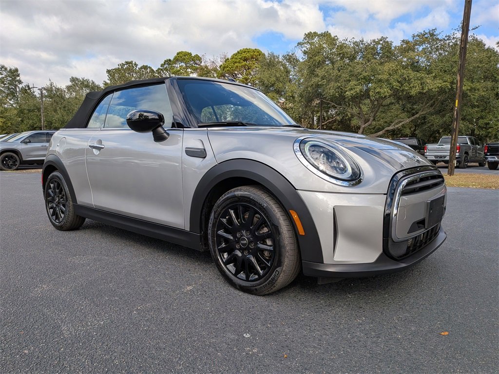 Used 2024 MINI Cooper Classic image 2