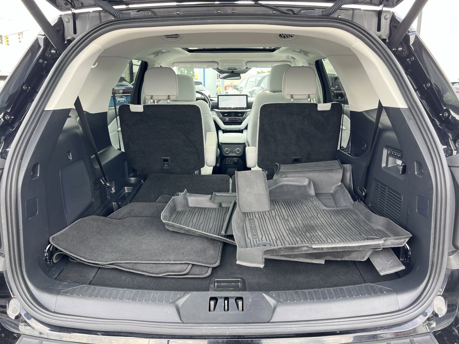 Used 2025 Ford Explorer Platinum w/ LUX Leather Package AWD/4WD image 35