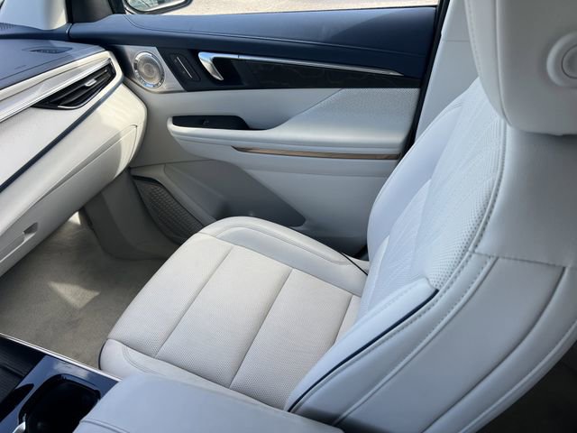 Used 2025 Buick Enclave Avenir image 14