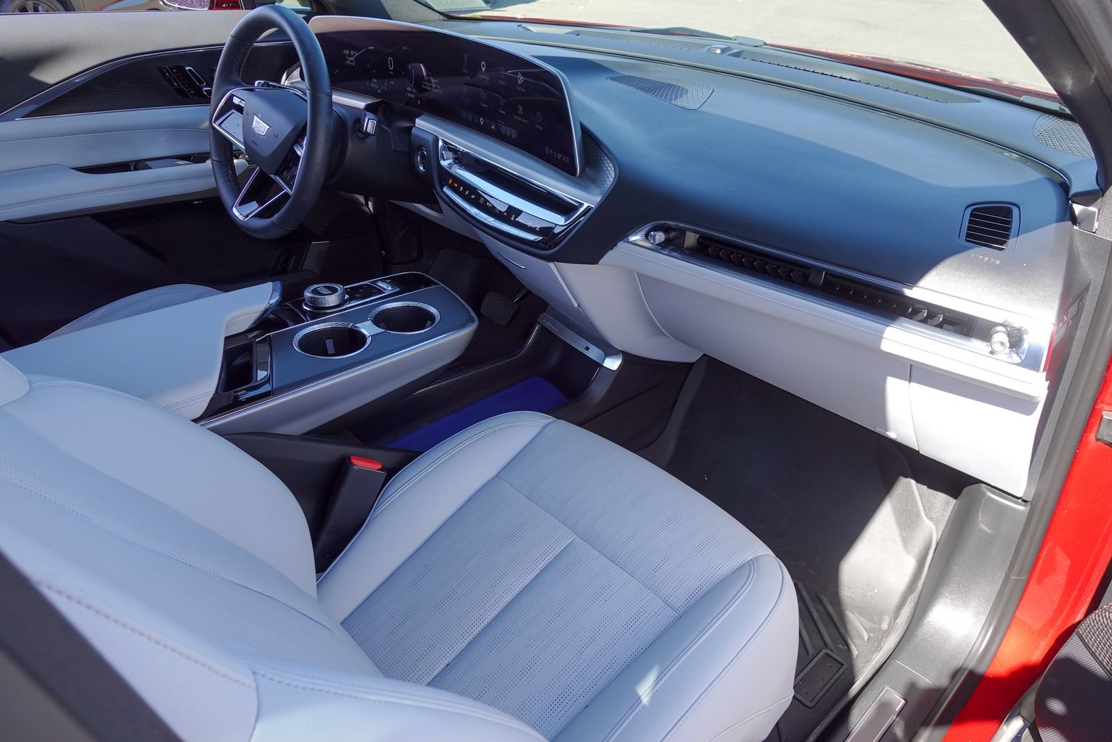 Used 2024 Cadillac Lyriq Luxury w/ LPO, Floor Liner Package RWD image 11