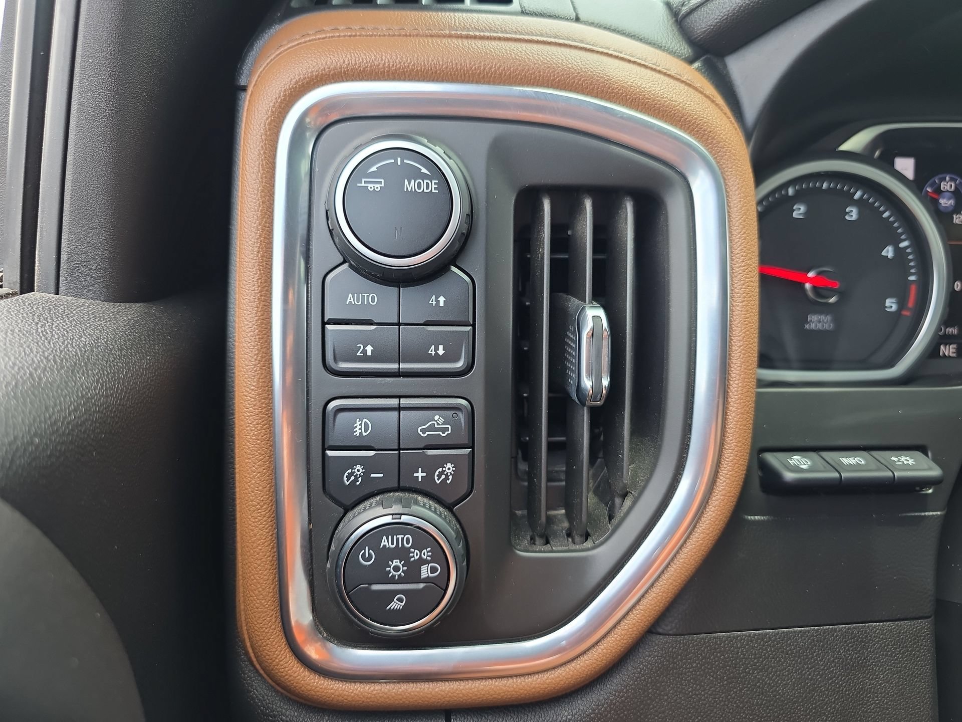 Used 2020 Chevrolet Silverado 2500 High Country w/ Z71 Off-Road Package AWD/4WD image 26