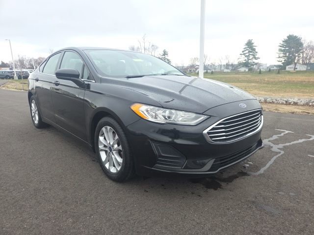 Used 2020 Ford Fusion SE image 1