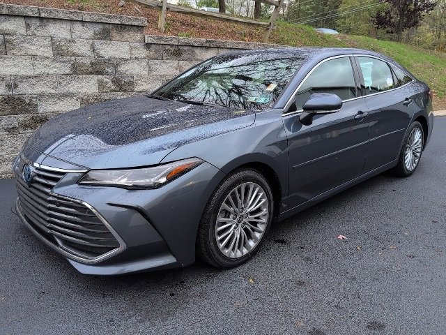 Used 2022 Toyota Avalon Limited image 5