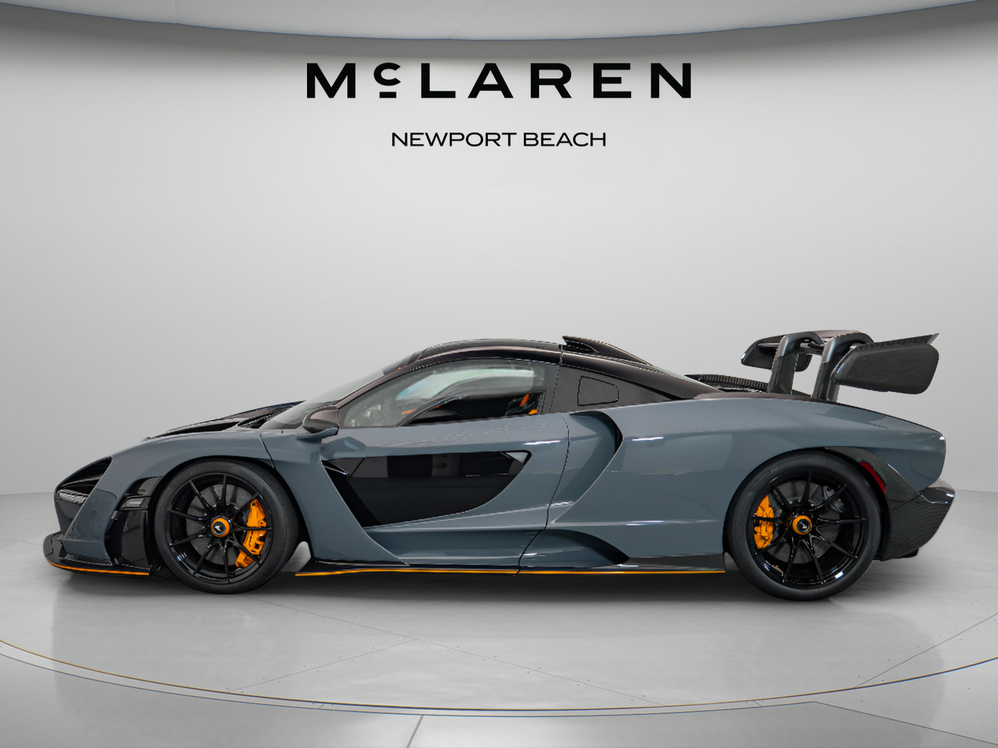 Used 2019 McLaren Senna RWD image 4