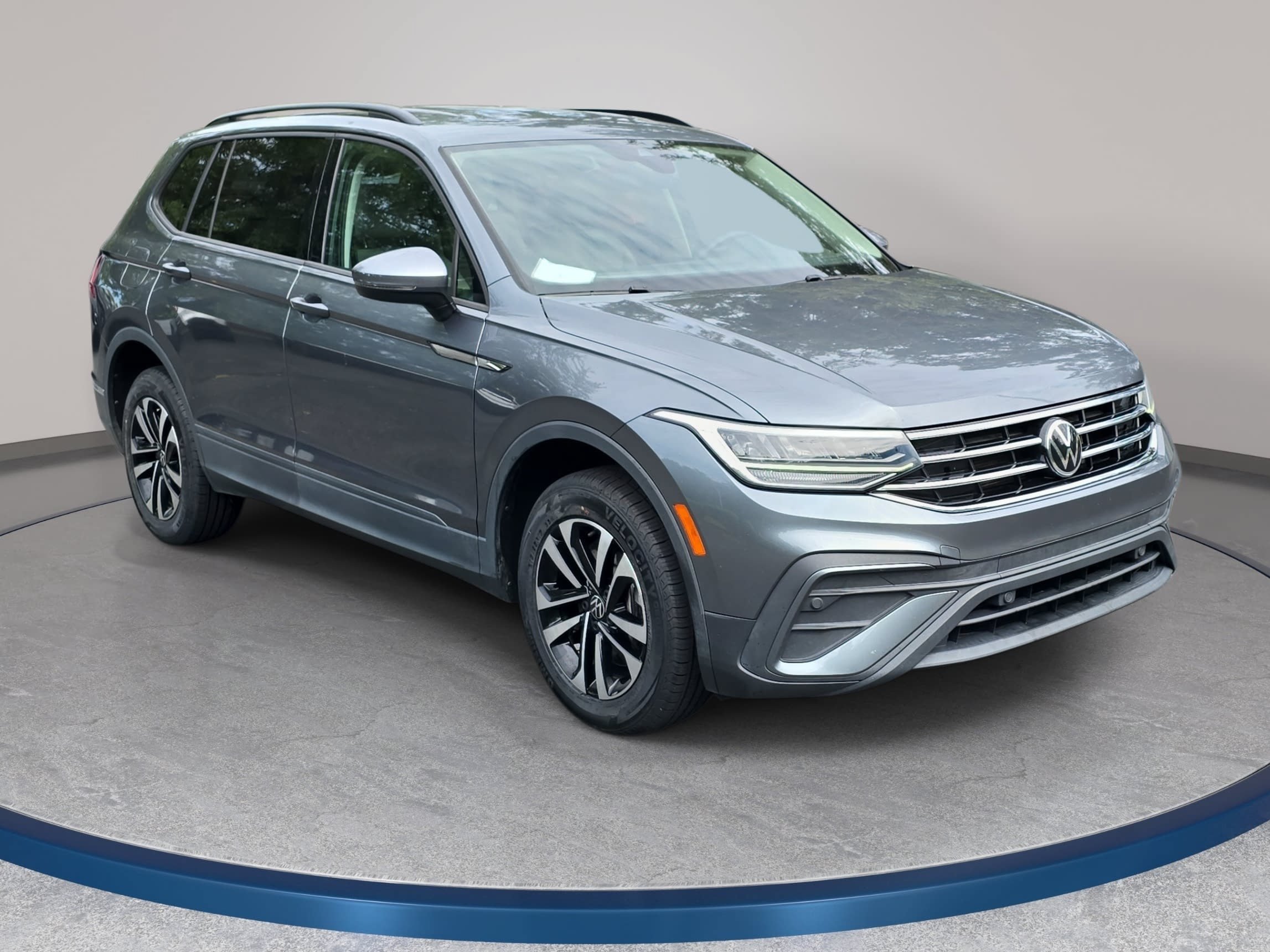 Used 2022 Volkswagen Tiguan S FWD image 3