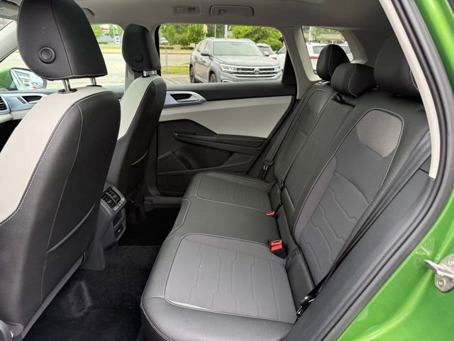 Used 2025 Volkswagen Taos SE w/ Panoramic Sunroof Package AWD/4WD image 16